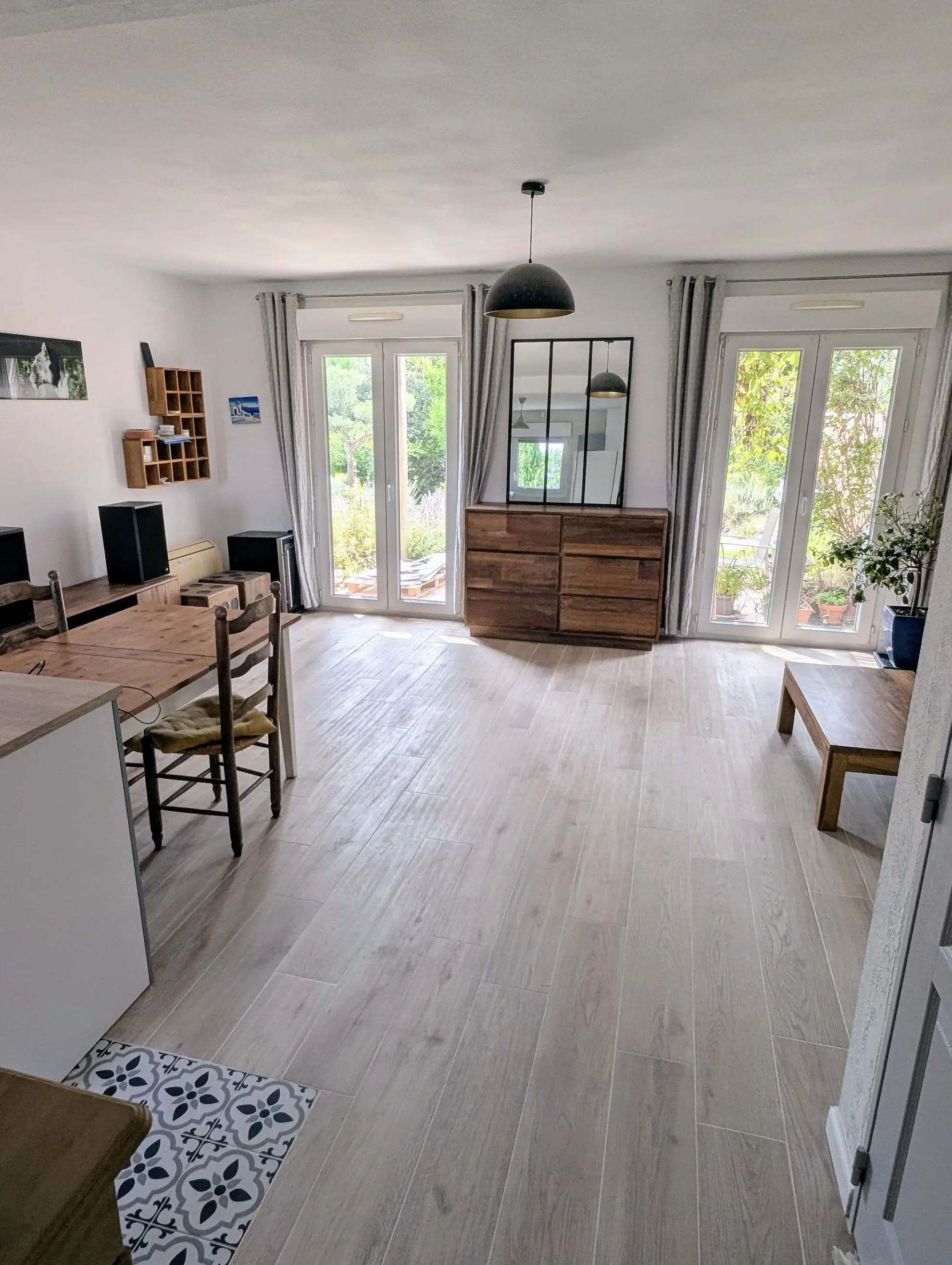 Maison de 81 m² avec jardin, garage et vue panoramique à Nîmes 