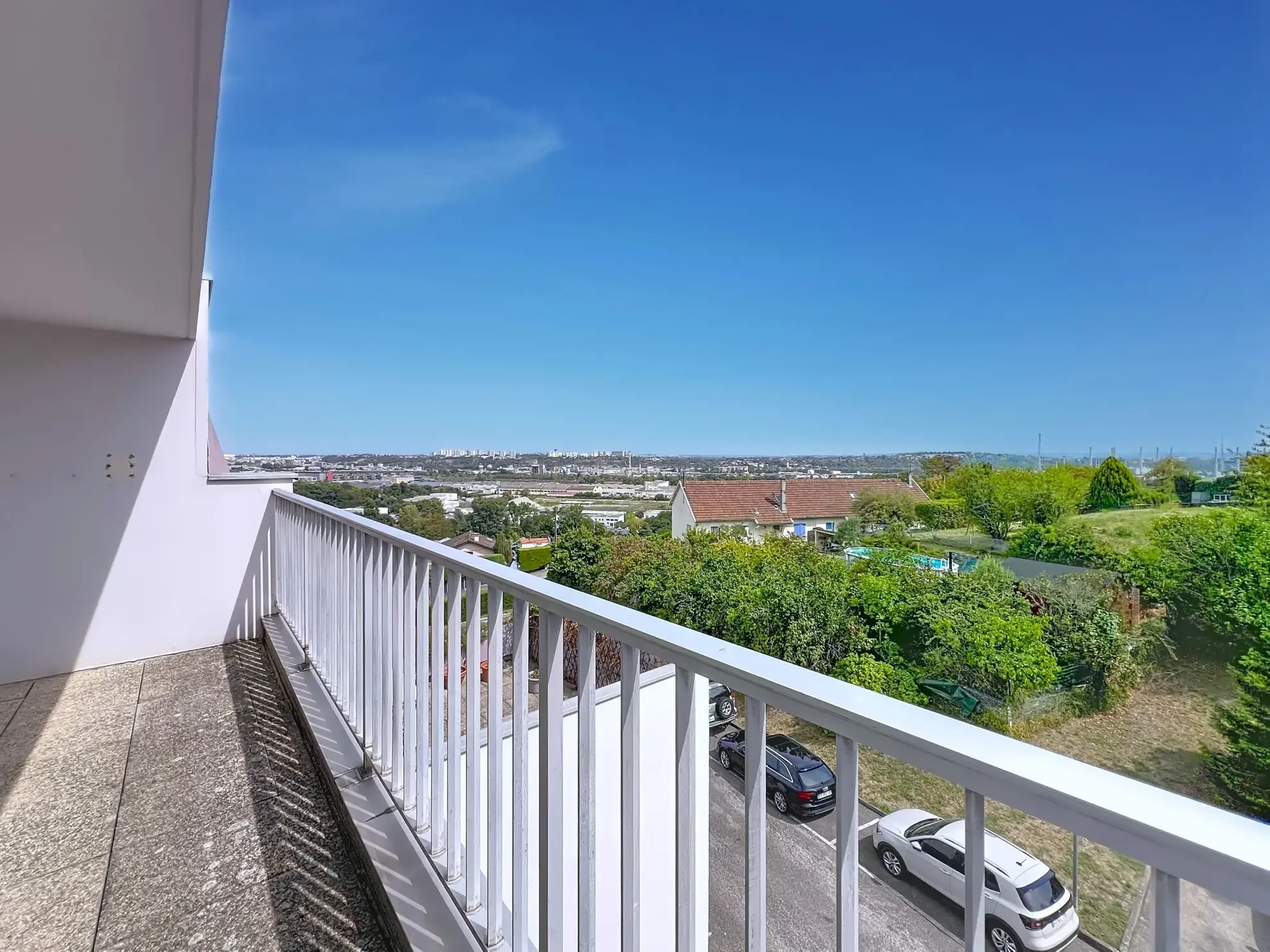 Appartement T2 avec balcon, garage et cave à Irigny - Dernier étage