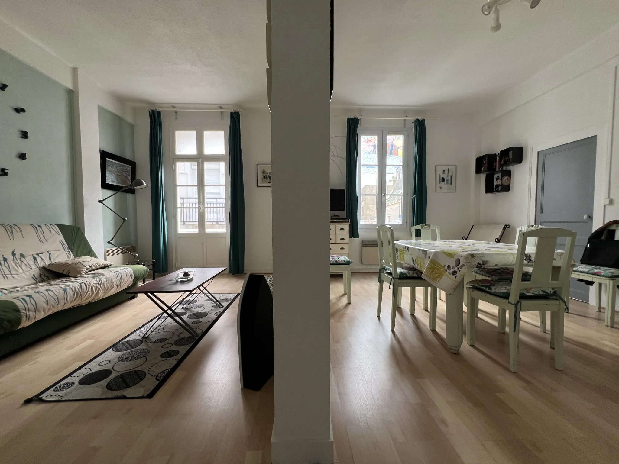 Appartement avec vue latérale sur la mer à Les Sables d'Olonne, proche du centre-ville 