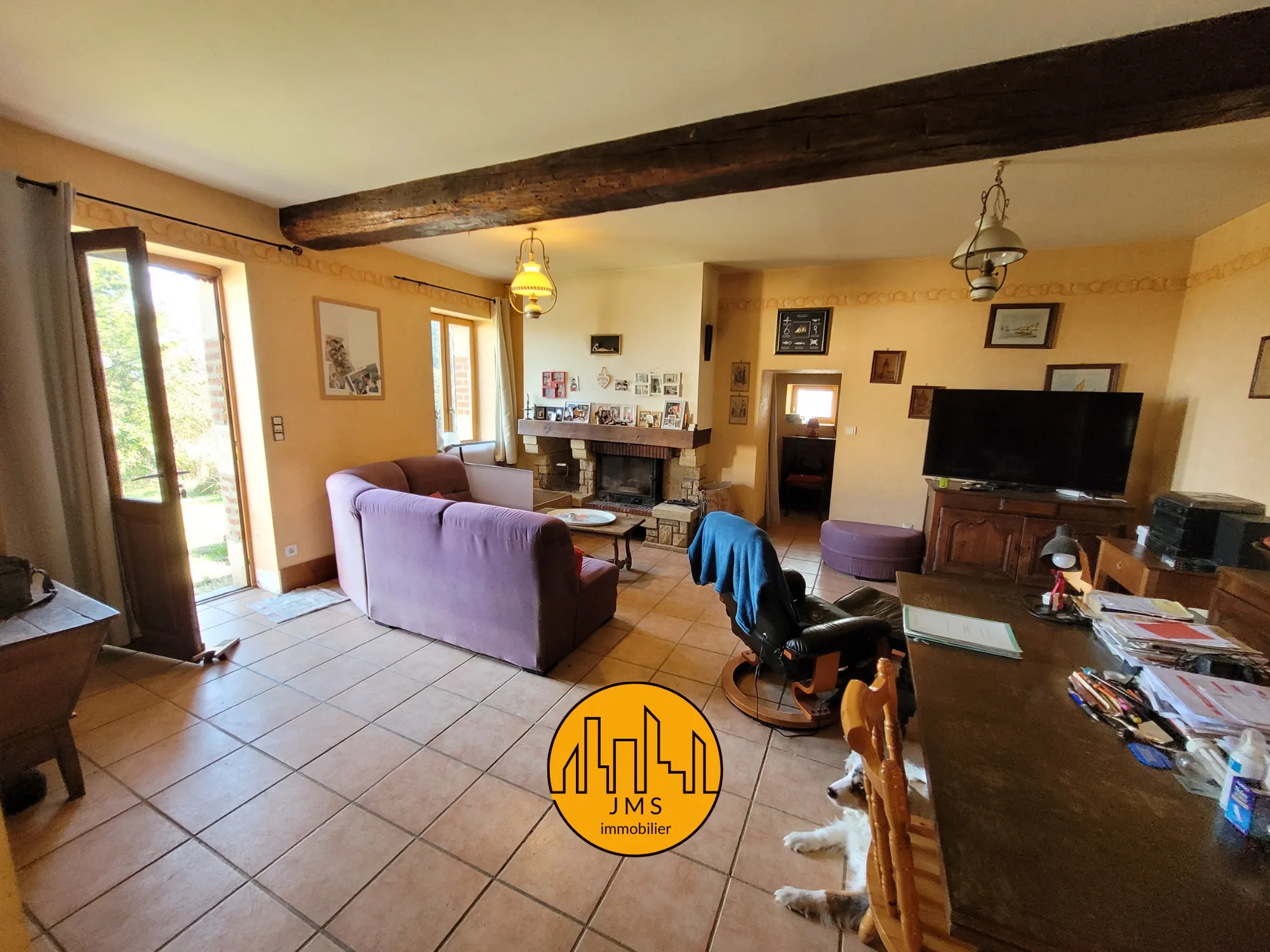 Fermette à vendre à Châtel-de-Neuvre avec maison, terrain et potentiel 