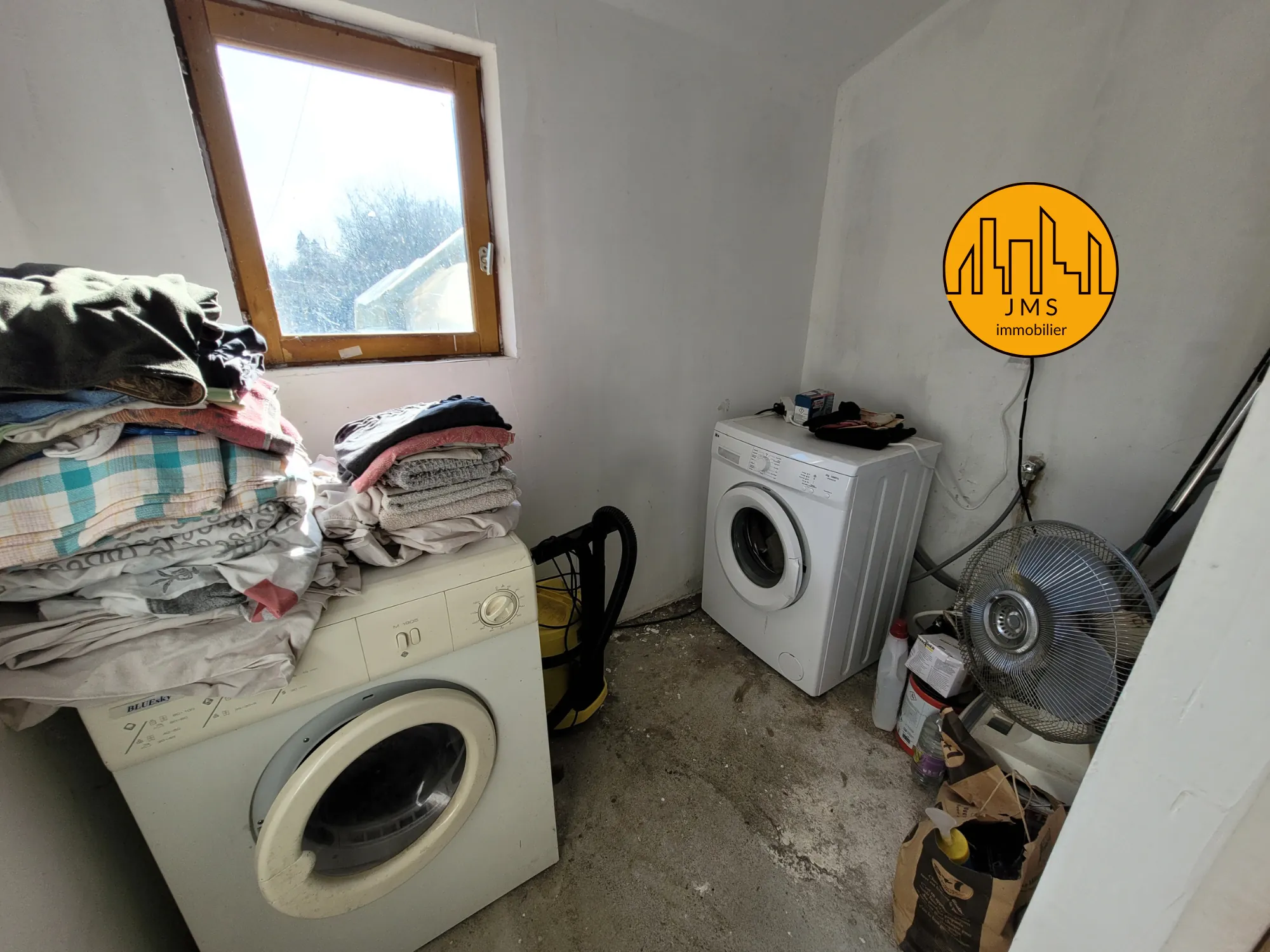 Fermette à vendre à Châtel-de-Neuvre avec maison, terrain et potentiel 