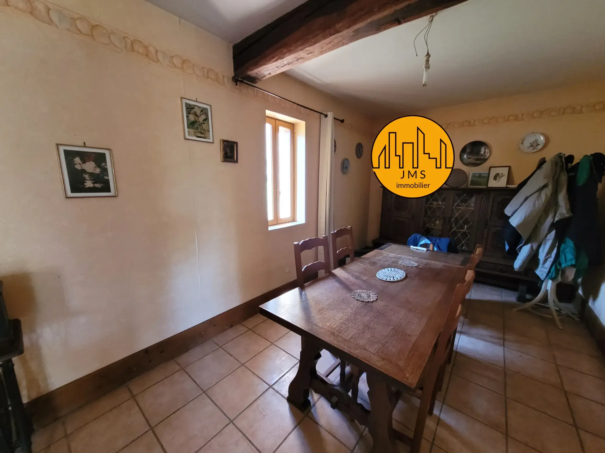 Fermette à vendre à Châtel-de-Neuvre avec maison, terrain et potentiel 