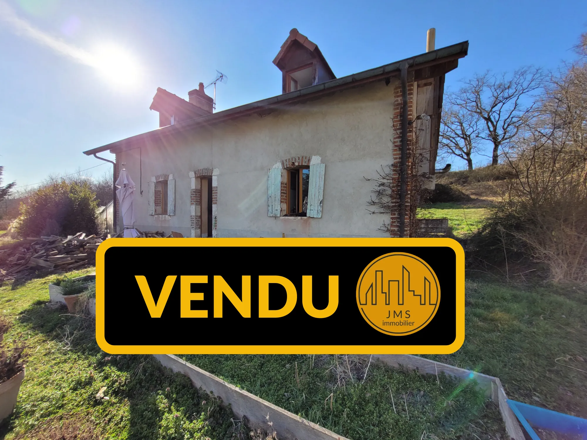 Fermette à vendre à Châtel-de-Neuvre avec maison, terrain et potentiel 