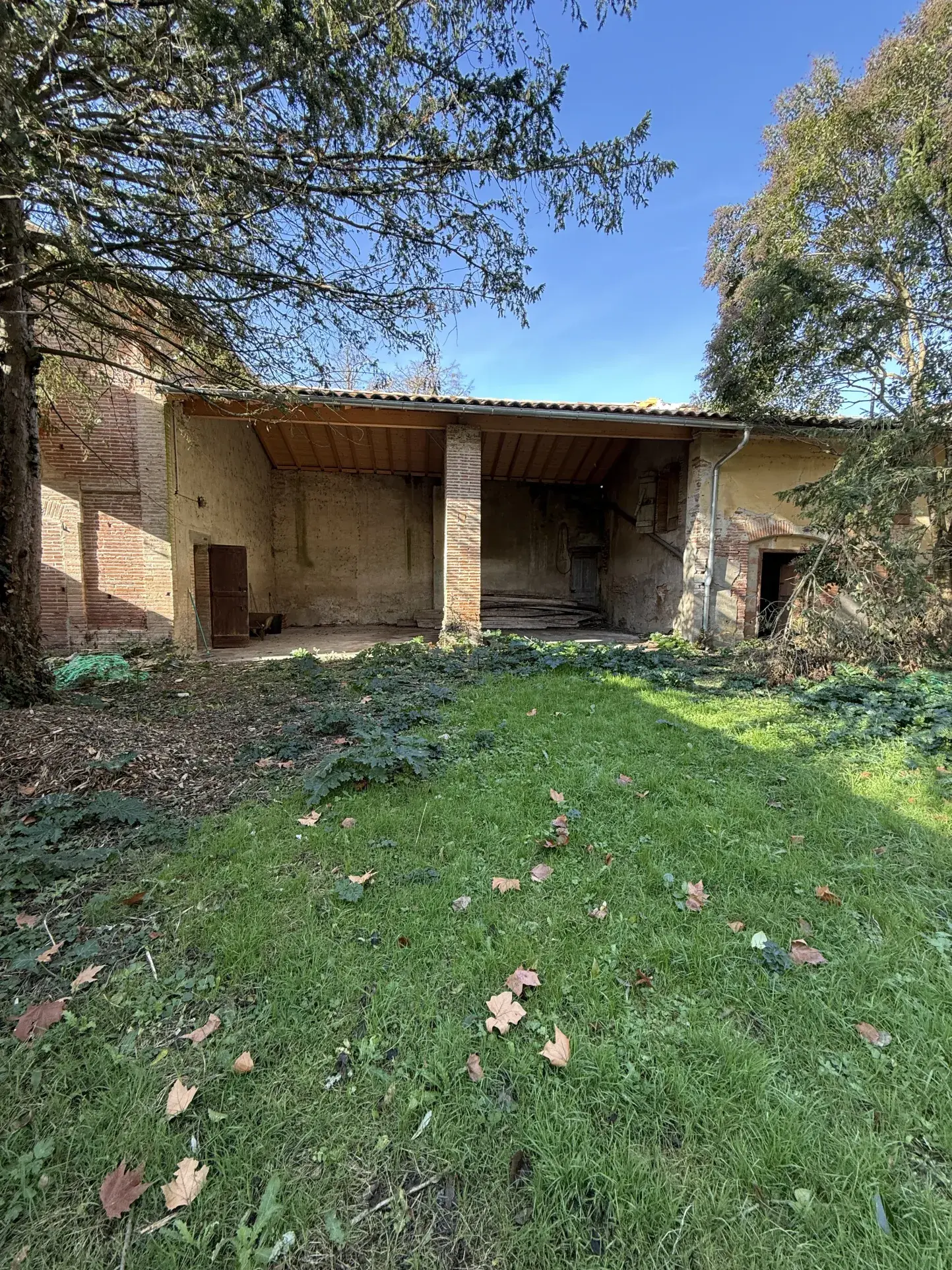 Belle grange à rénover de 60 m² avec terrain de 265 m² à Lapeyrouse-Fossat 