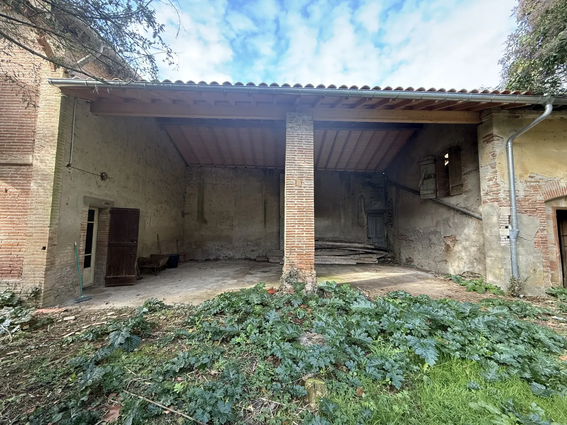 Grange à rénover de 60 m2 avec terrain de 265 m2 à Lapeyrouse-Fossat