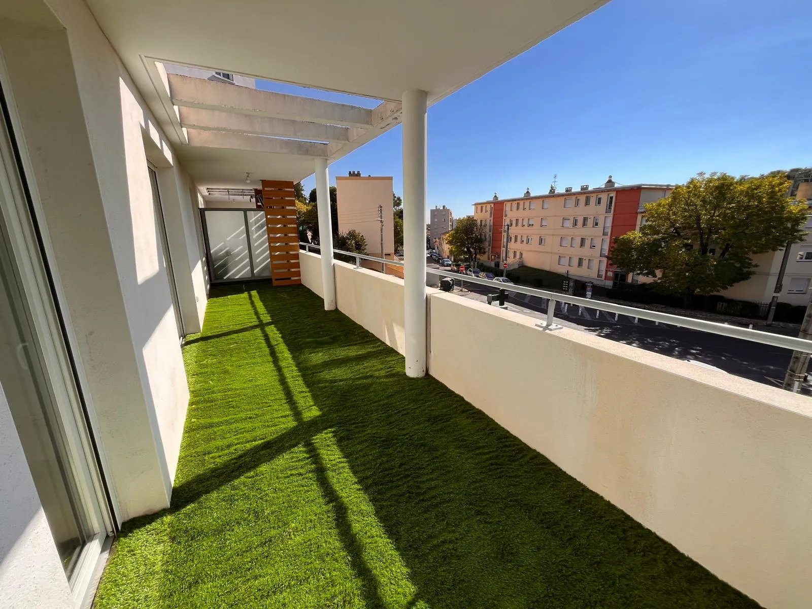 Nîmes Croix de Fer Appartement 92 m² avec Terrasse et Parking, Confort et Sécurité 