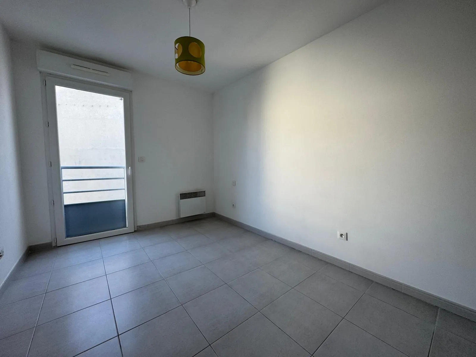 Nîmes Croix de Fer Appartement 92 m² avec Terrasse et Parking, Confort et Sécurité 
