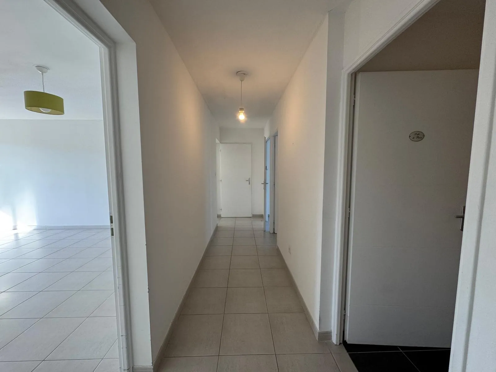 Nîmes Croix de Fer Appartement 92 m² avec Terrasse et Parking, Confort et Sécurité 