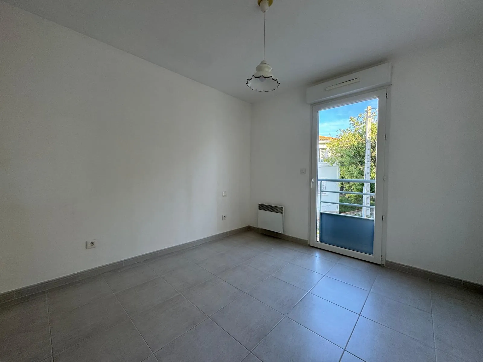 Nîmes Croix de Fer Appartement 92 m² avec Terrasse et Parking, Confort et Sécurité 