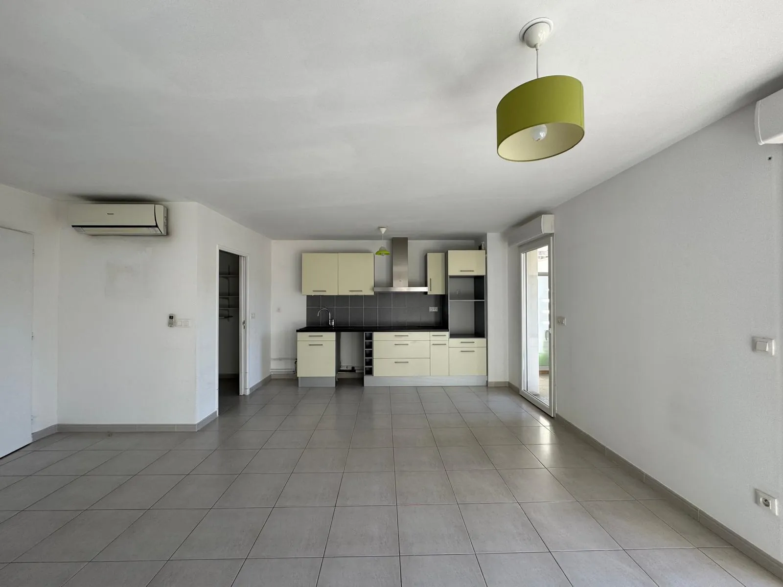 Nîmes Croix de Fer Appartement 92 m² avec Terrasse et Parking, Confort et Sécurité 