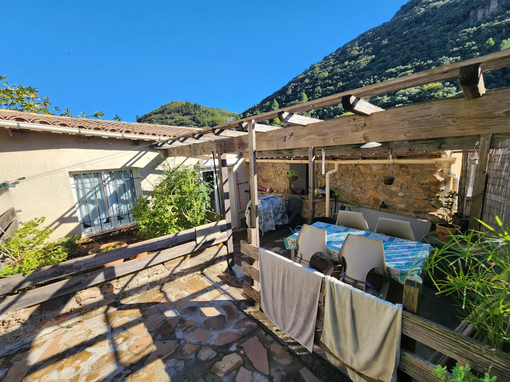 Immeuble de rapport à Lodève avec deux appartements loués 
