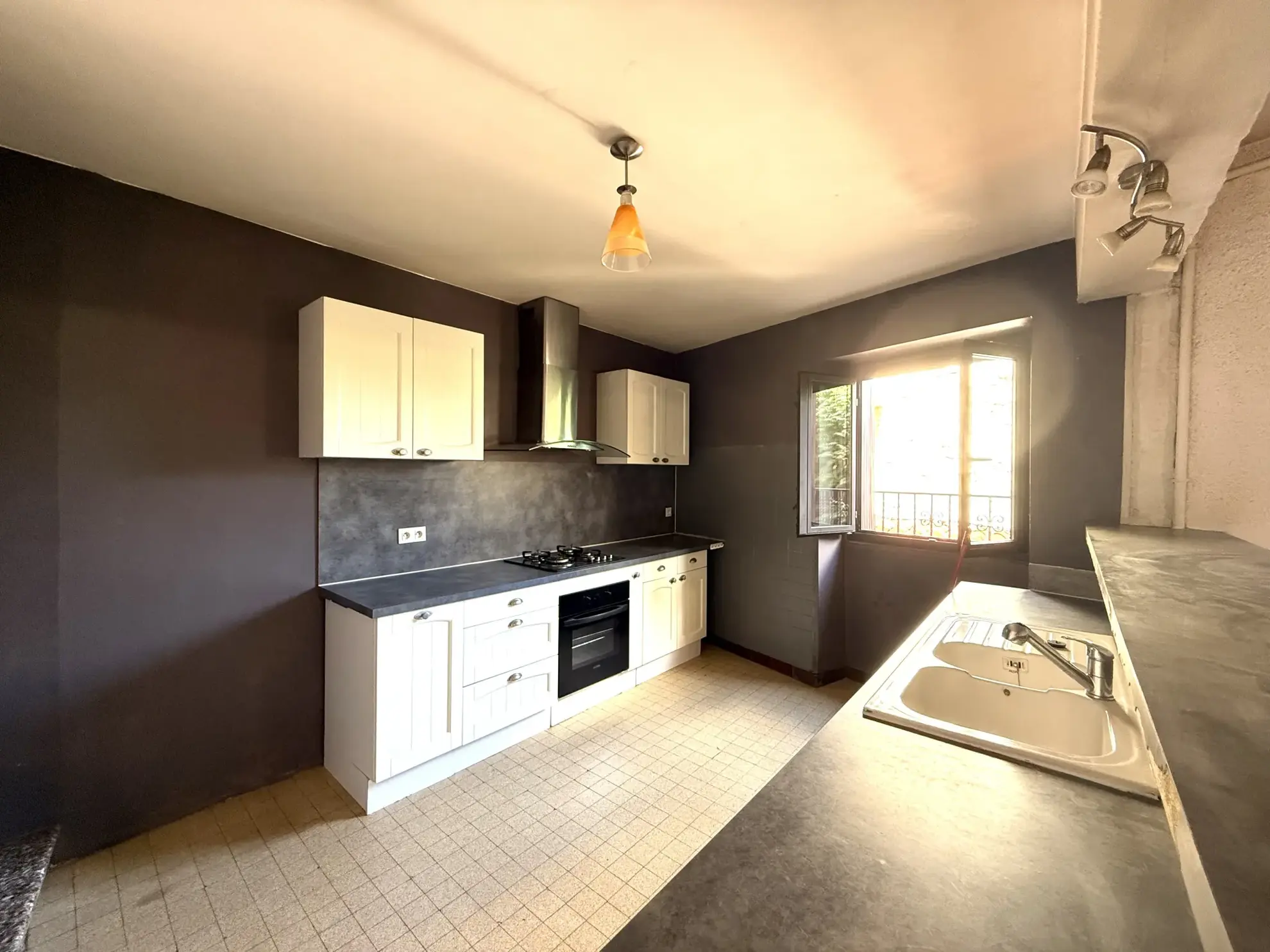 Maison de charme à Palalda avec grande cave et environnement méditerranéen 