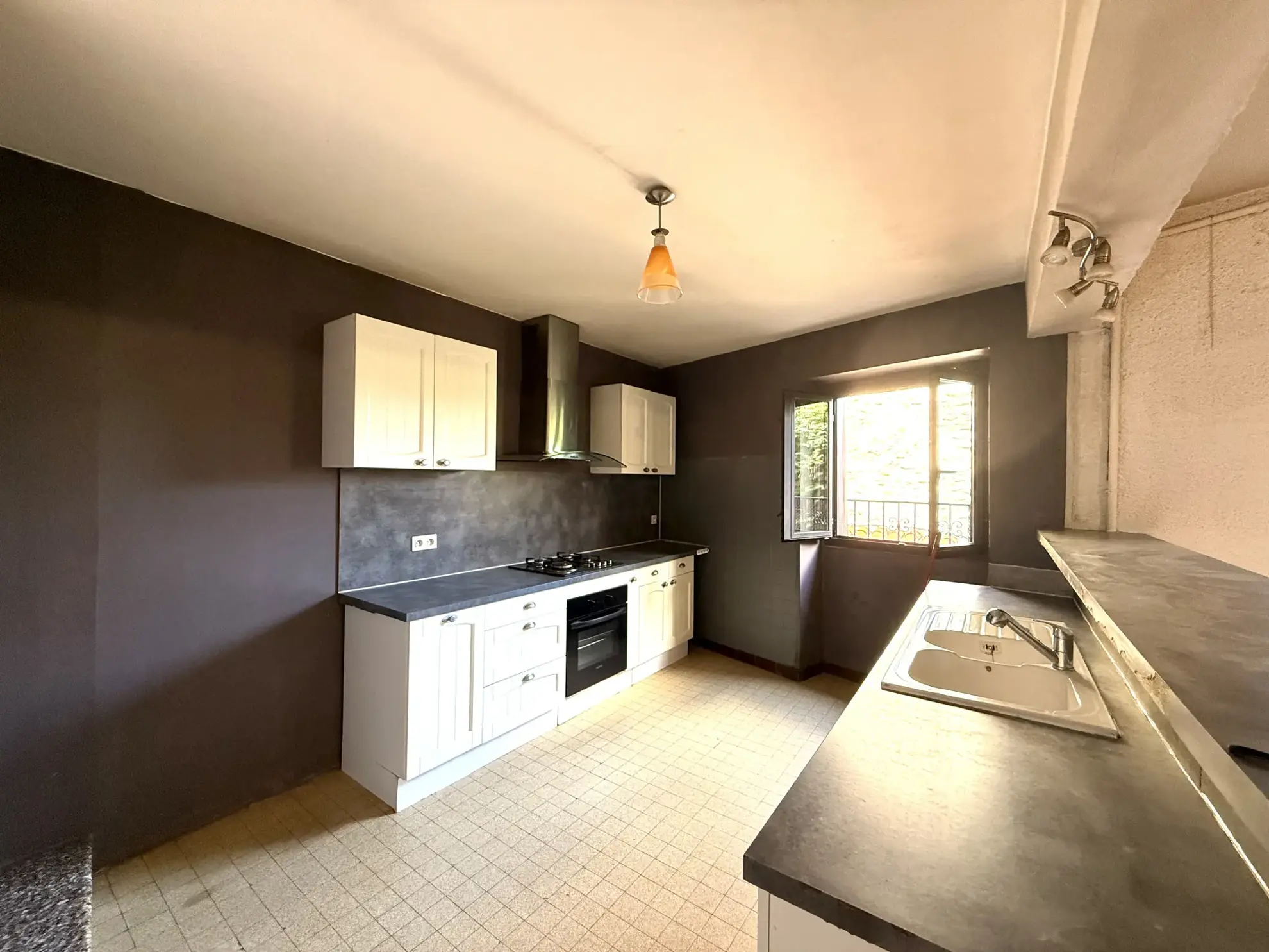 Maison de charme à Palalda avec grande cave et environnement méditerranéen 