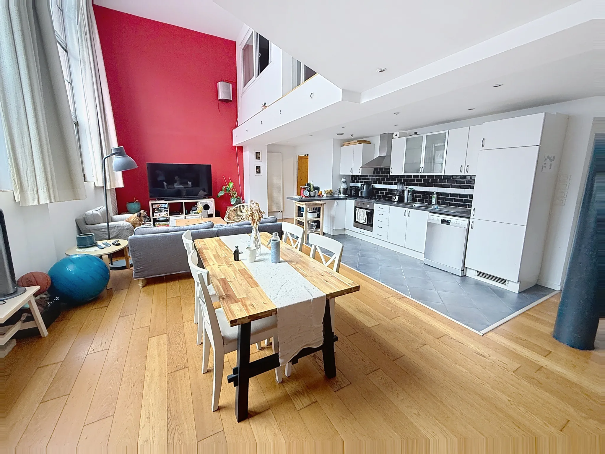 Loft industriel de 95 m² avec garage à Roubaix - Charme et modernité 