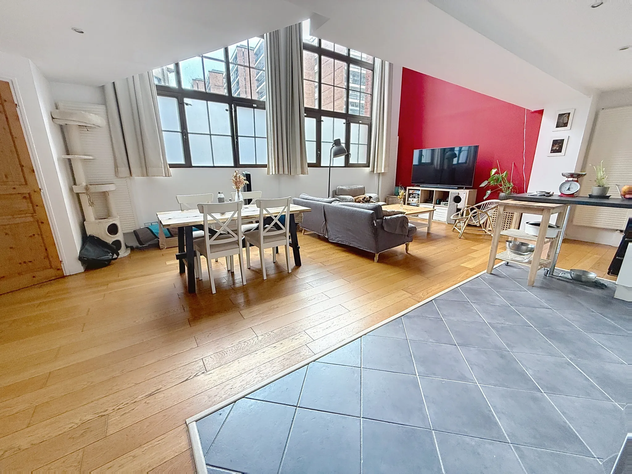 Loft industriel de 95 m² avec garage à Roubaix - Charme et modernité 