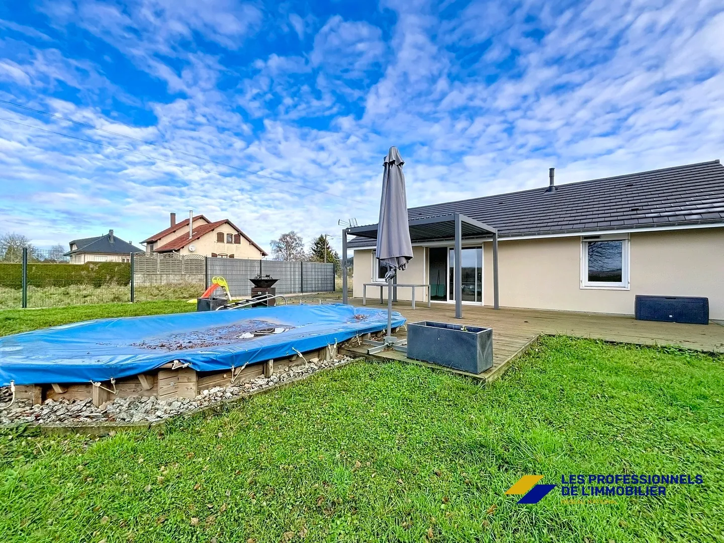 Charmante maison de plain-pied avec piscine et jardin à Charmois-devant-Bruyères 