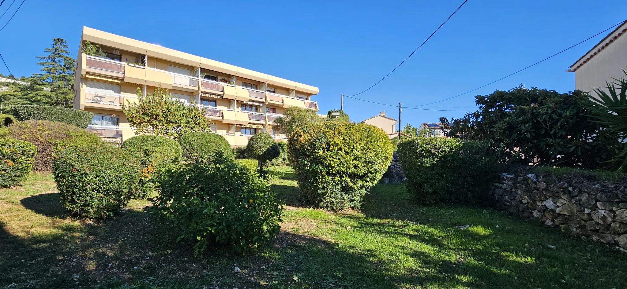 Vente d’un T2 lumineux de 49 m² avec terrasse ensoleillée à Bandol 