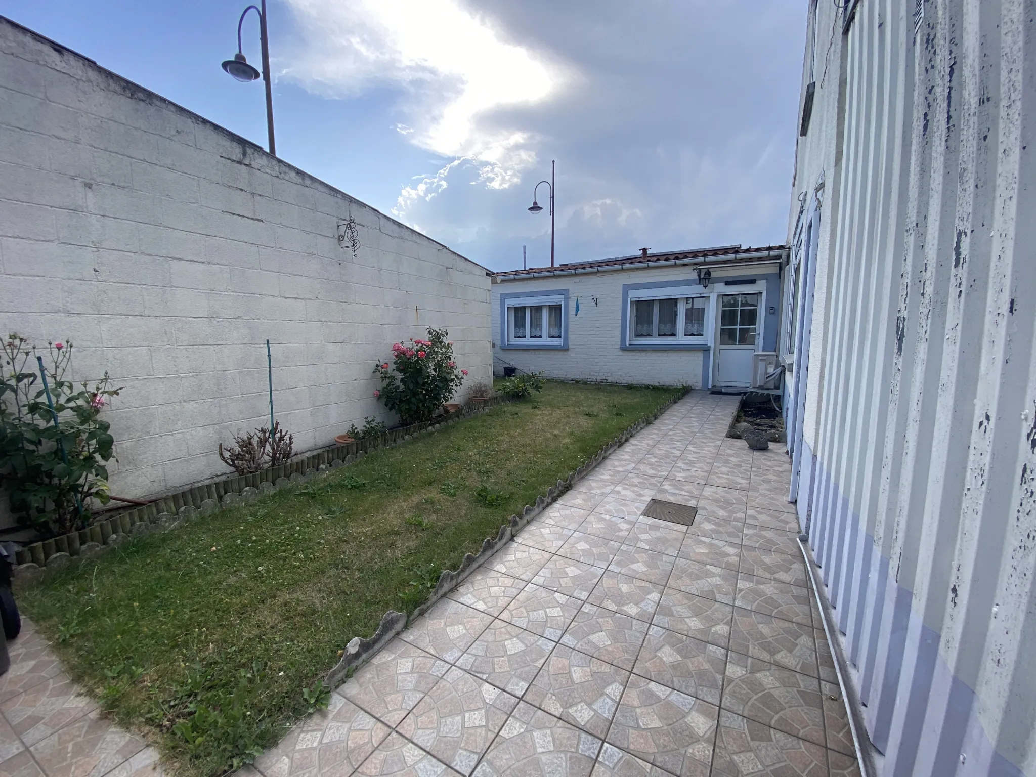 Maison à rénover de 75 m² à Trith-Saint-Léger avec potentiel d’investissement 