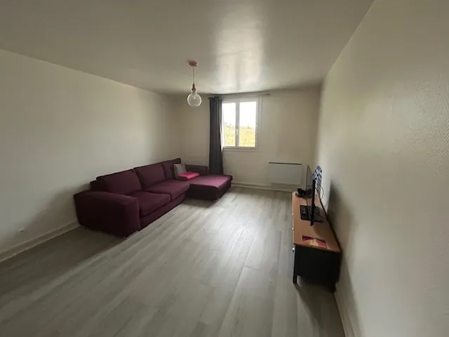 Appartement F3 rénové à Saint-Vaast-lès-Mello avec cave et parking libre