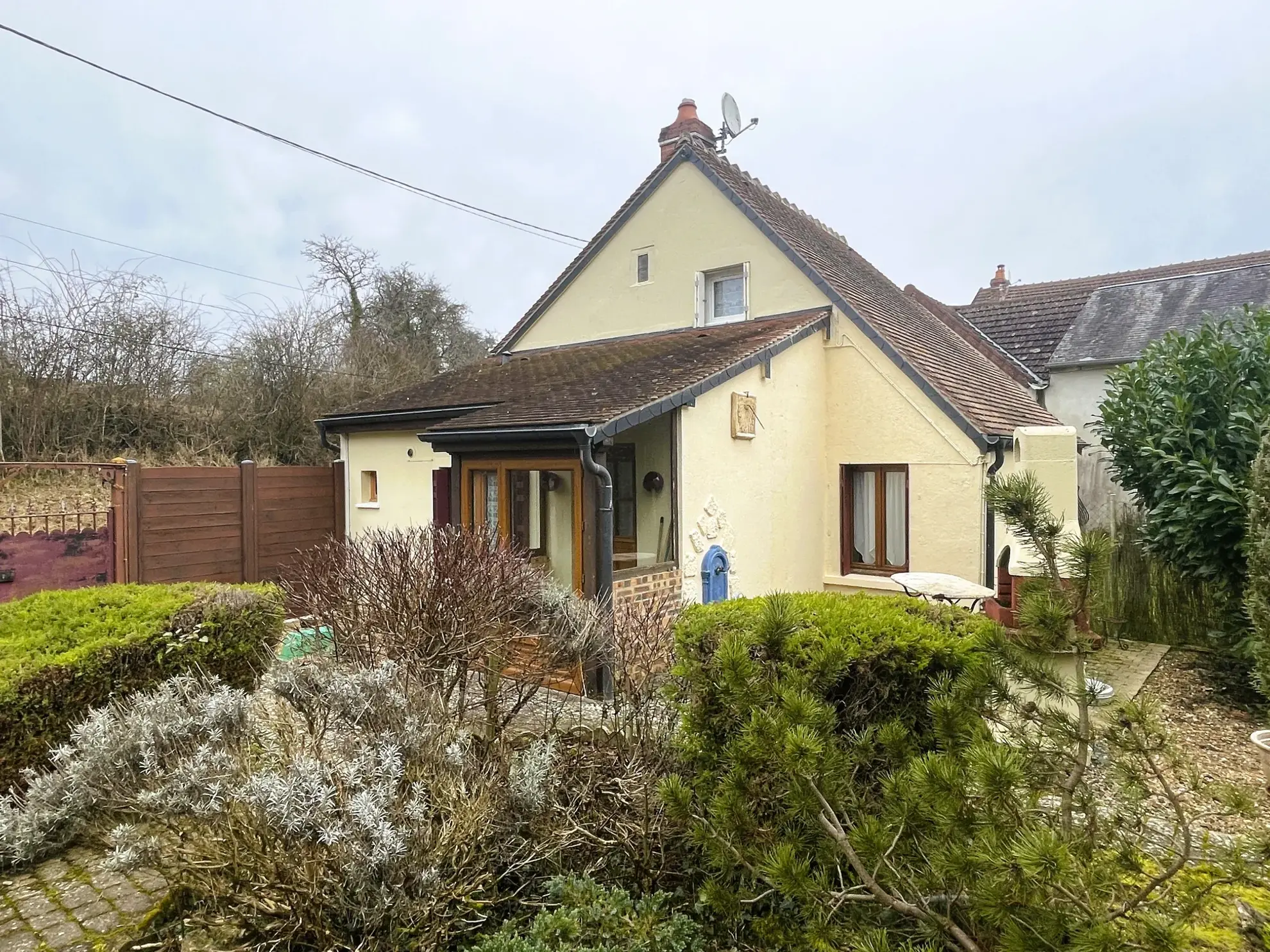 Maison conviviale de village à 5 minutes de Prémery avec garage et terrasse