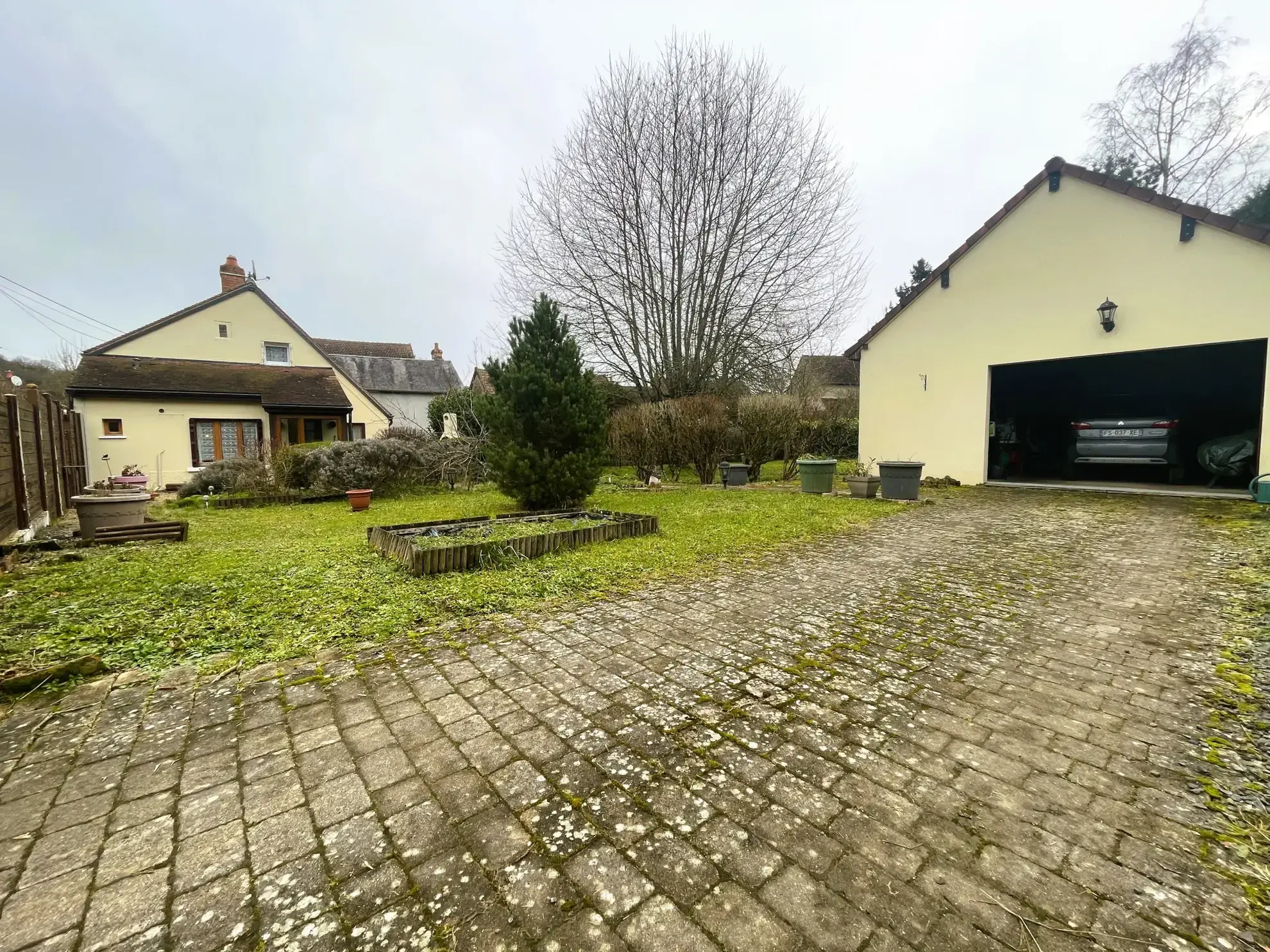 Maison conviviale de village à 5 minutes de Prémery avec garage et terrasse 