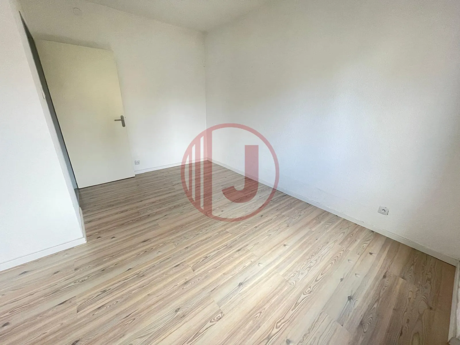 Appartement 4 pièces lumineux avec balcon, parking et cave au Vieux Dornach 