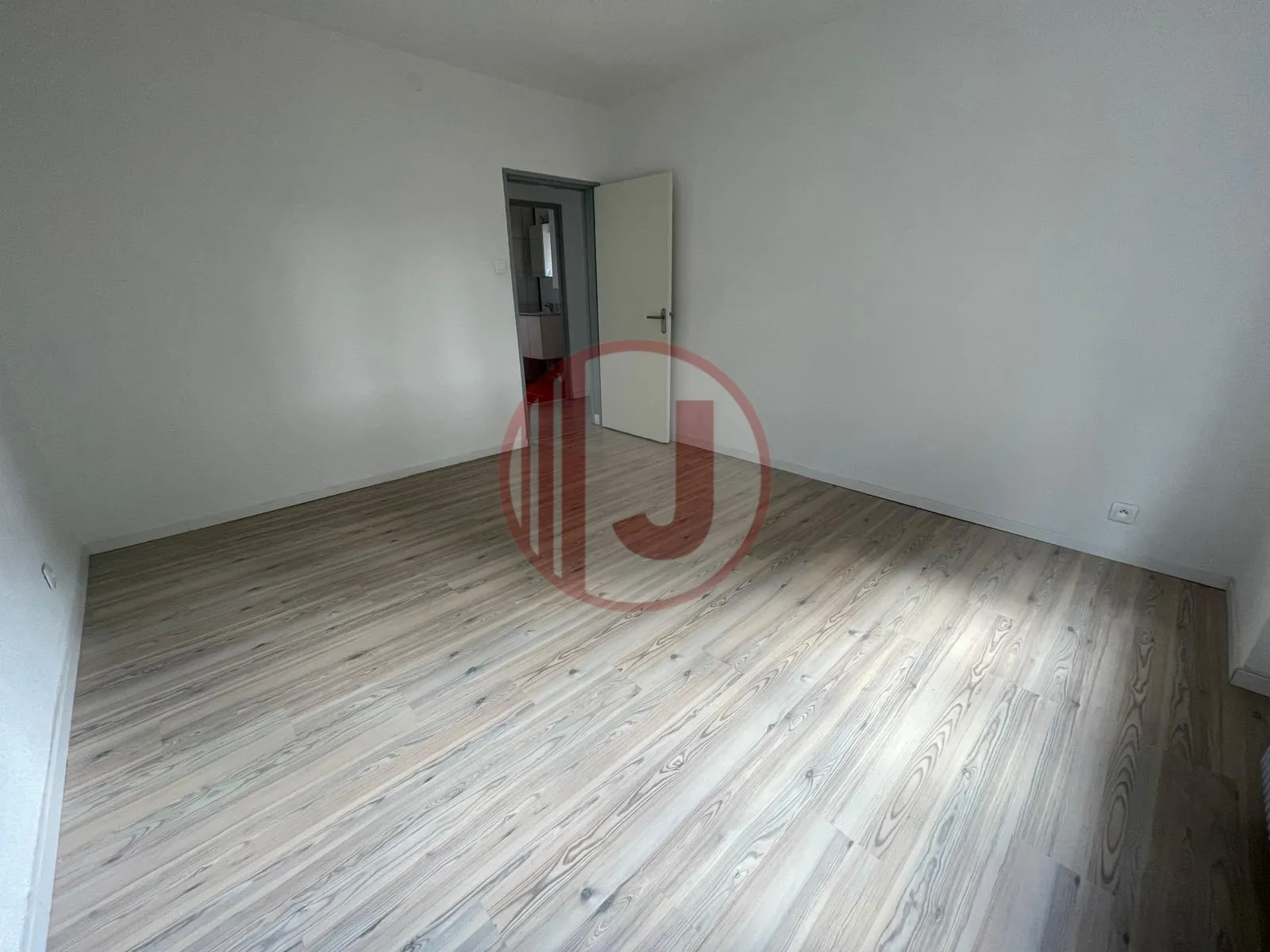 Appartement 4 pièces lumineux avec balcon, parking et cave au Vieux Dornach 