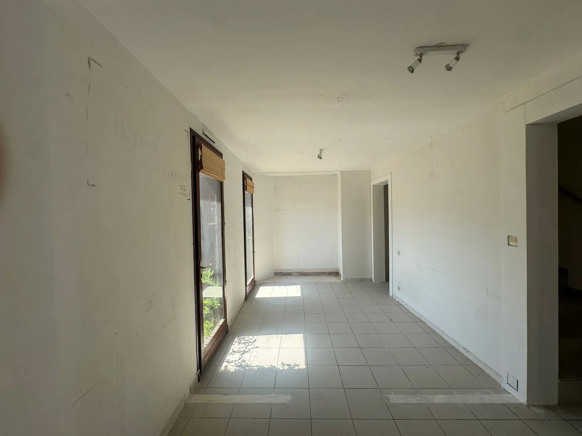 Maison à Palalda avec garage, extérieur et potentiel de plusieurs logements 