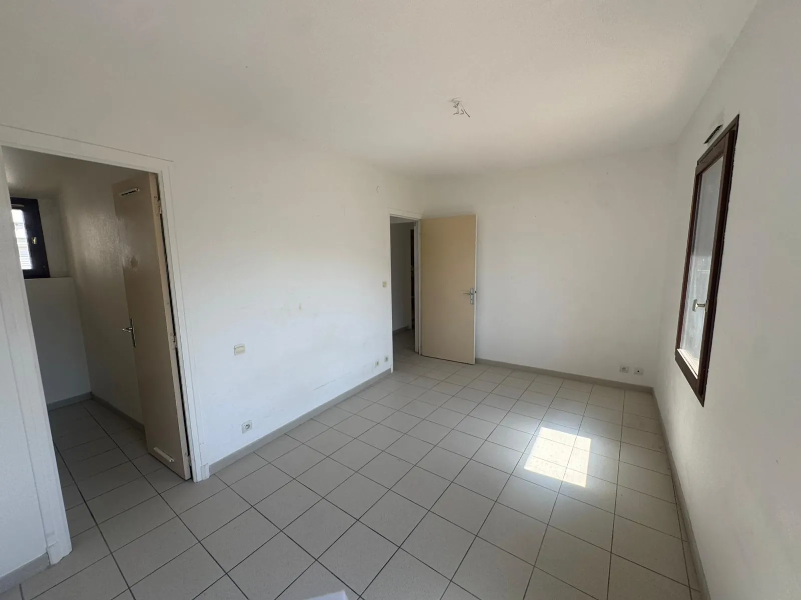 Maison à Palalda avec garage, extérieur et potentiel de plusieurs logements 