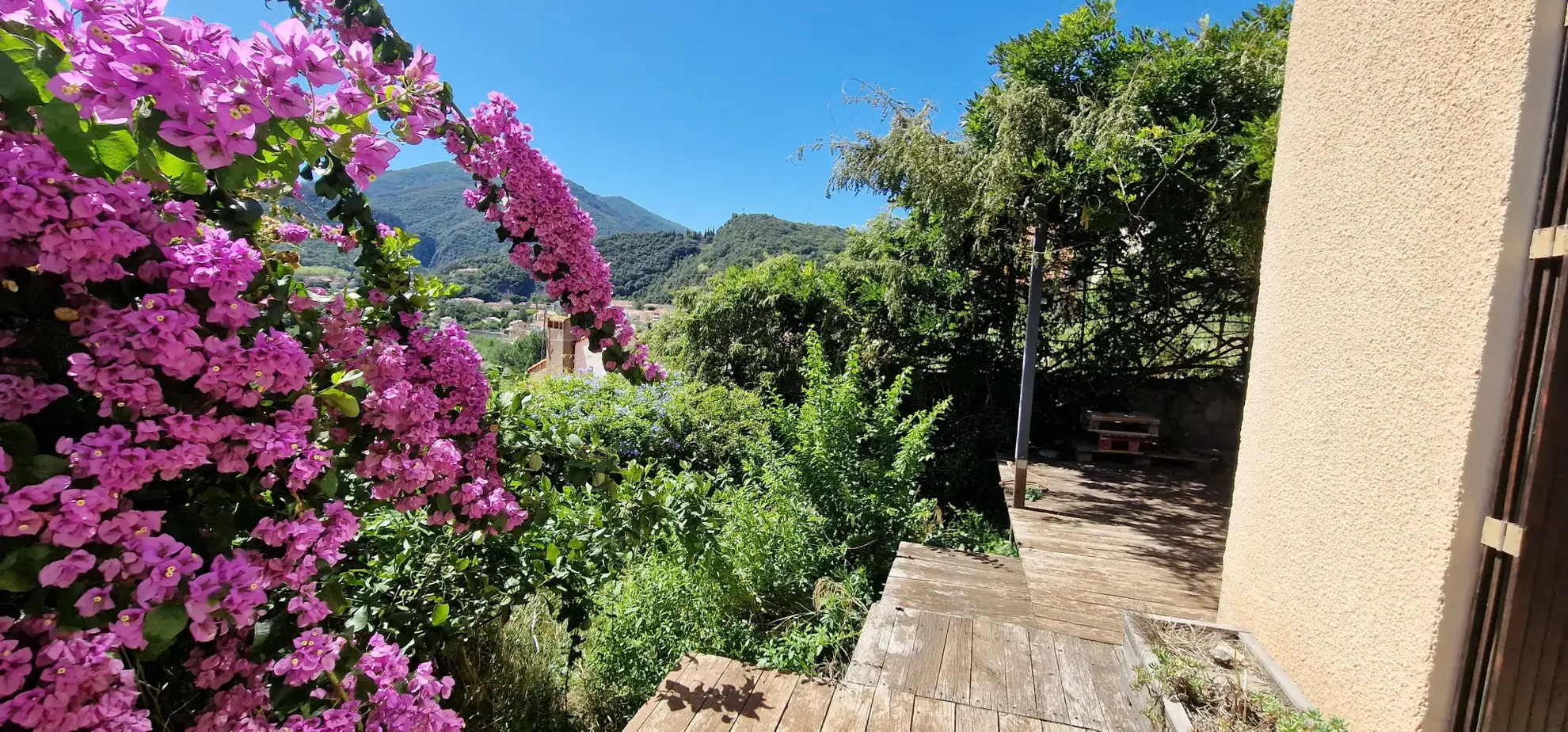 Maison à Palalda avec garage, extérieur et potentiel de plusieurs logements 