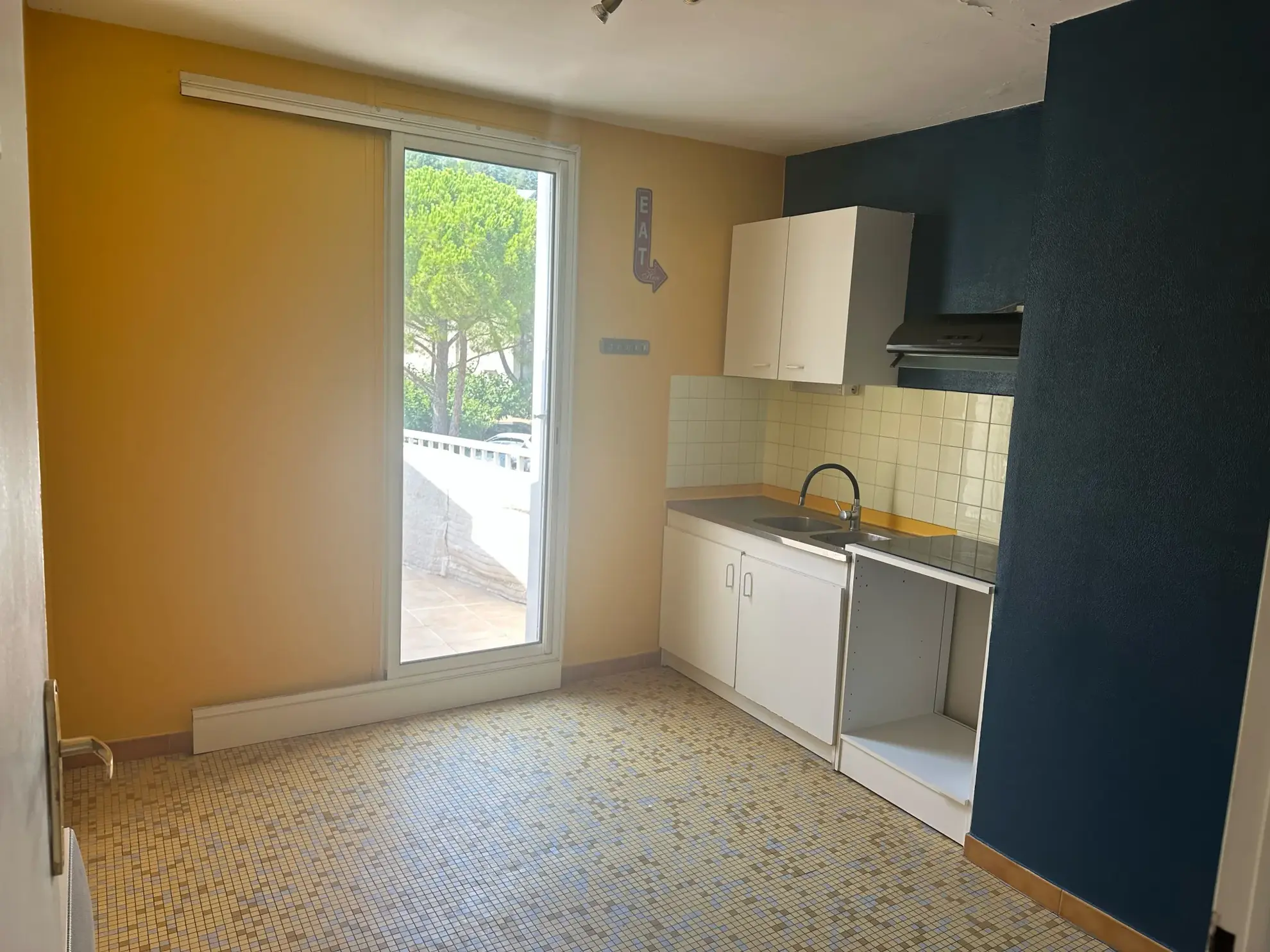 Appartement T5 de 91 m² à Lodève avec terrasse et parking - Bon État 