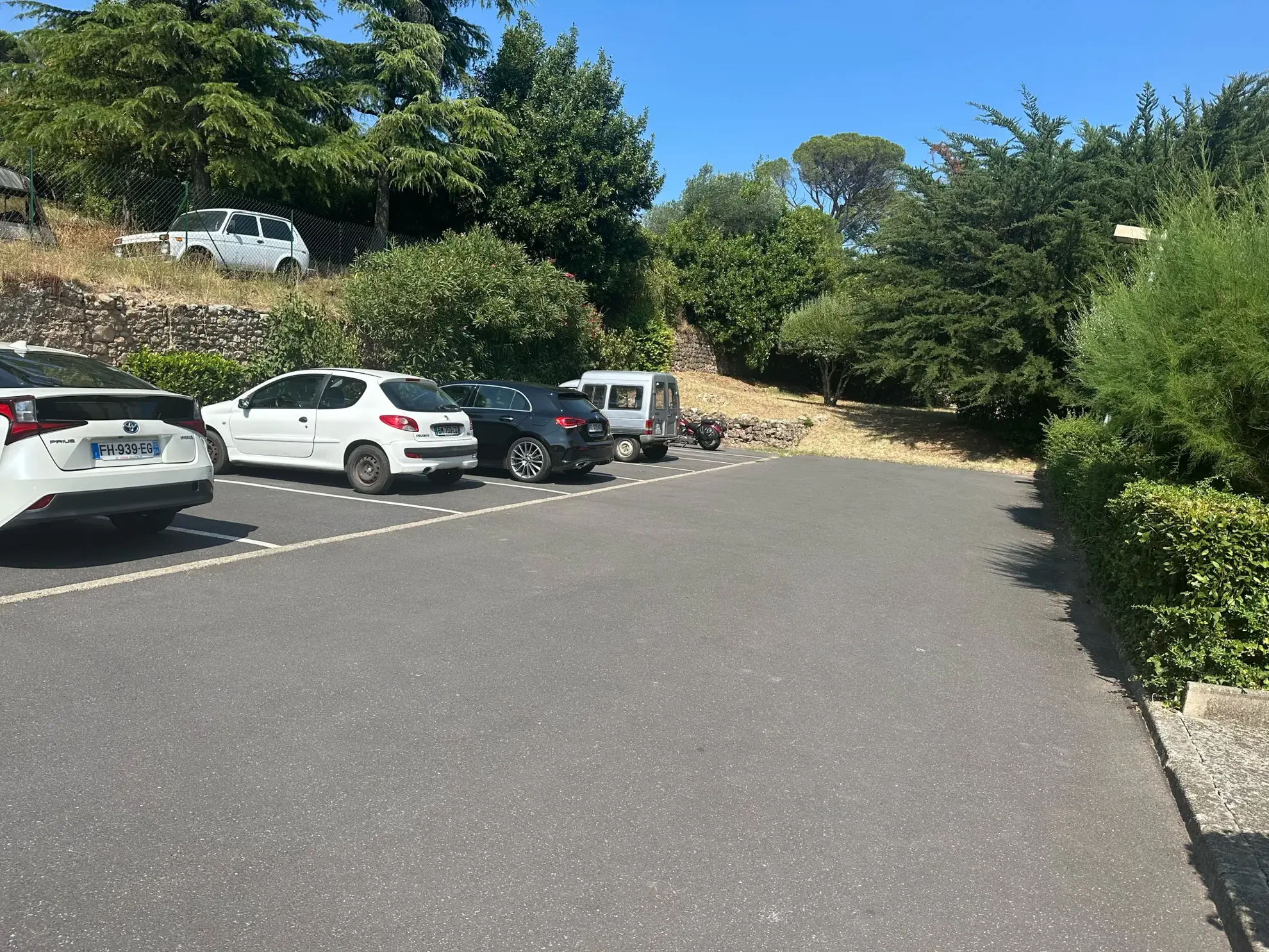 Appartement T5 de 91 m² à Lodève avec terrasse et parking - Bon État 