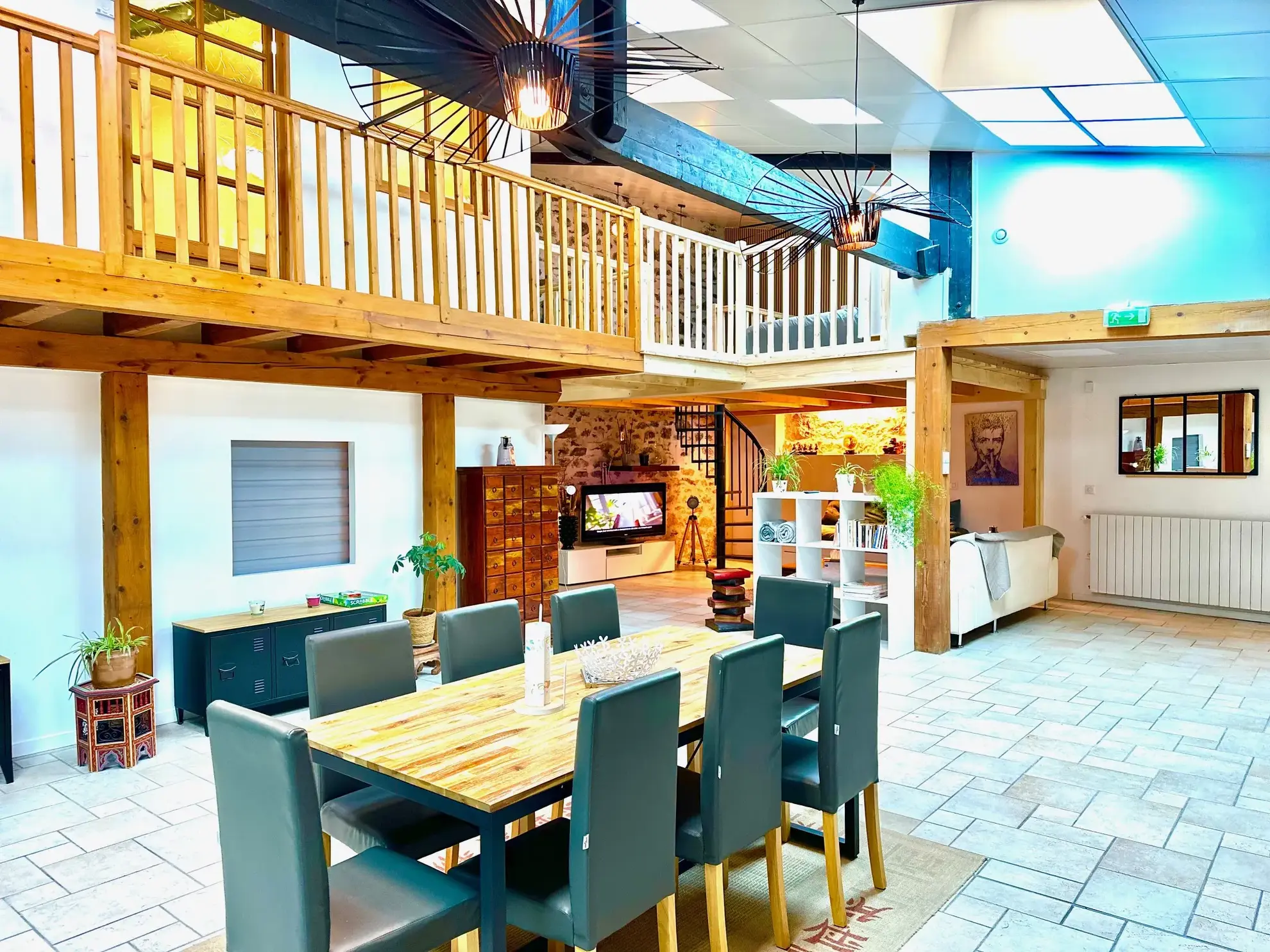 Magnifique loft rénové avec espace commercial indépendant à Lourdes