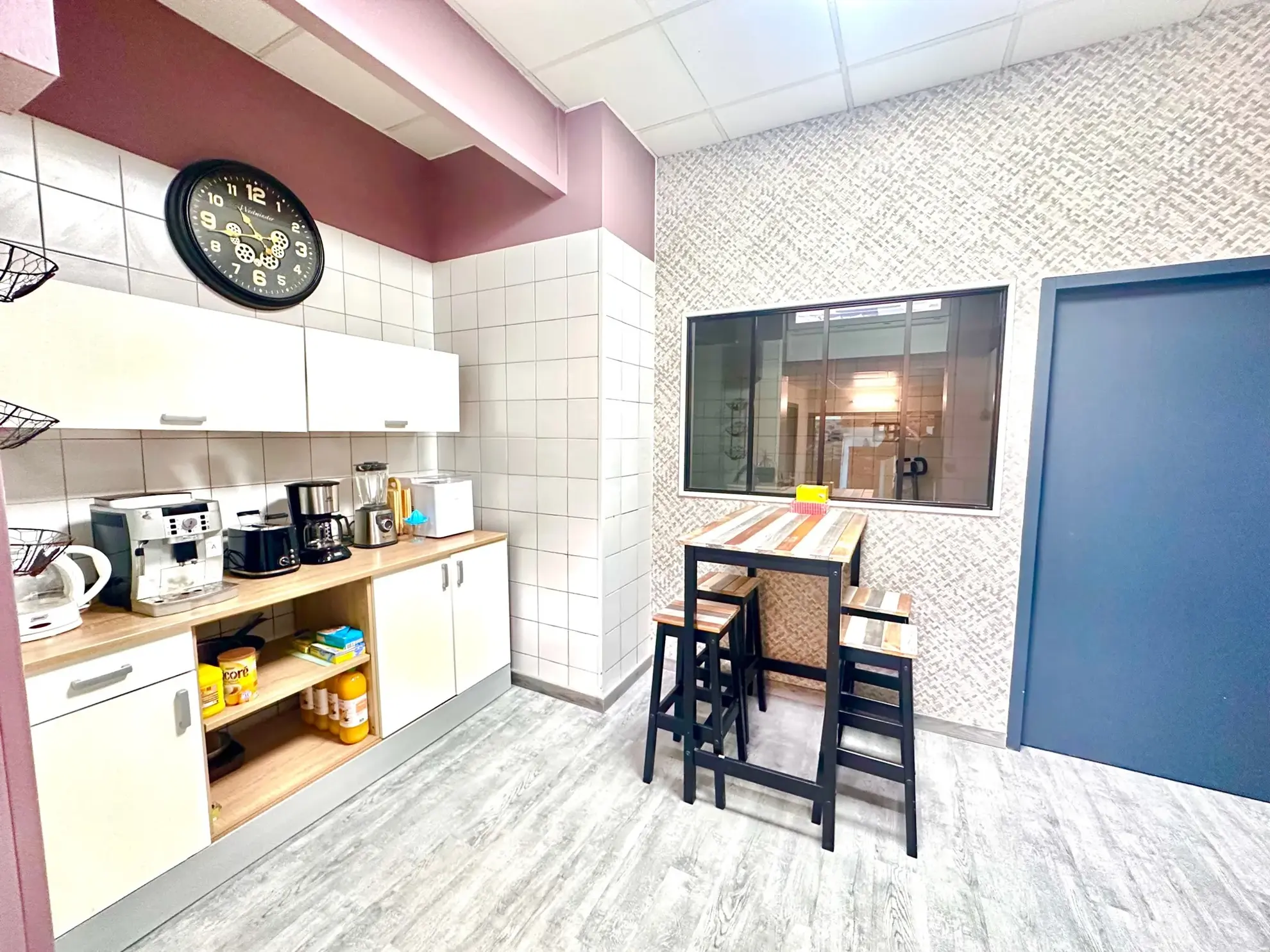 Magnifique loft rénové avec espace commercial indépendant à Lourdes 