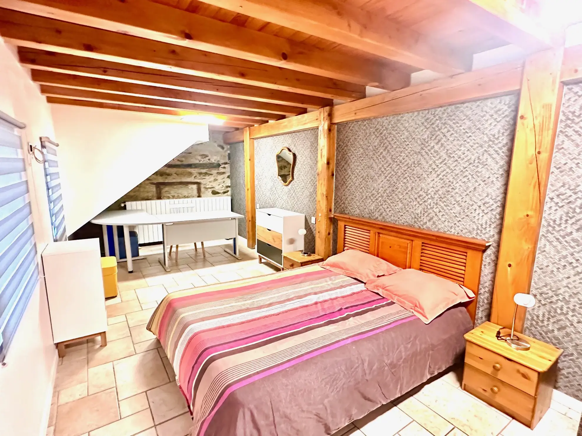 Magnifique loft rénové avec espace commercial indépendant à Lourdes 