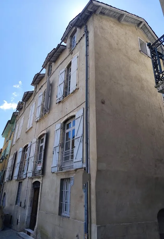 Immeuble de rapport locatif à Villefranche de Rouergue avec 6 appartements loués