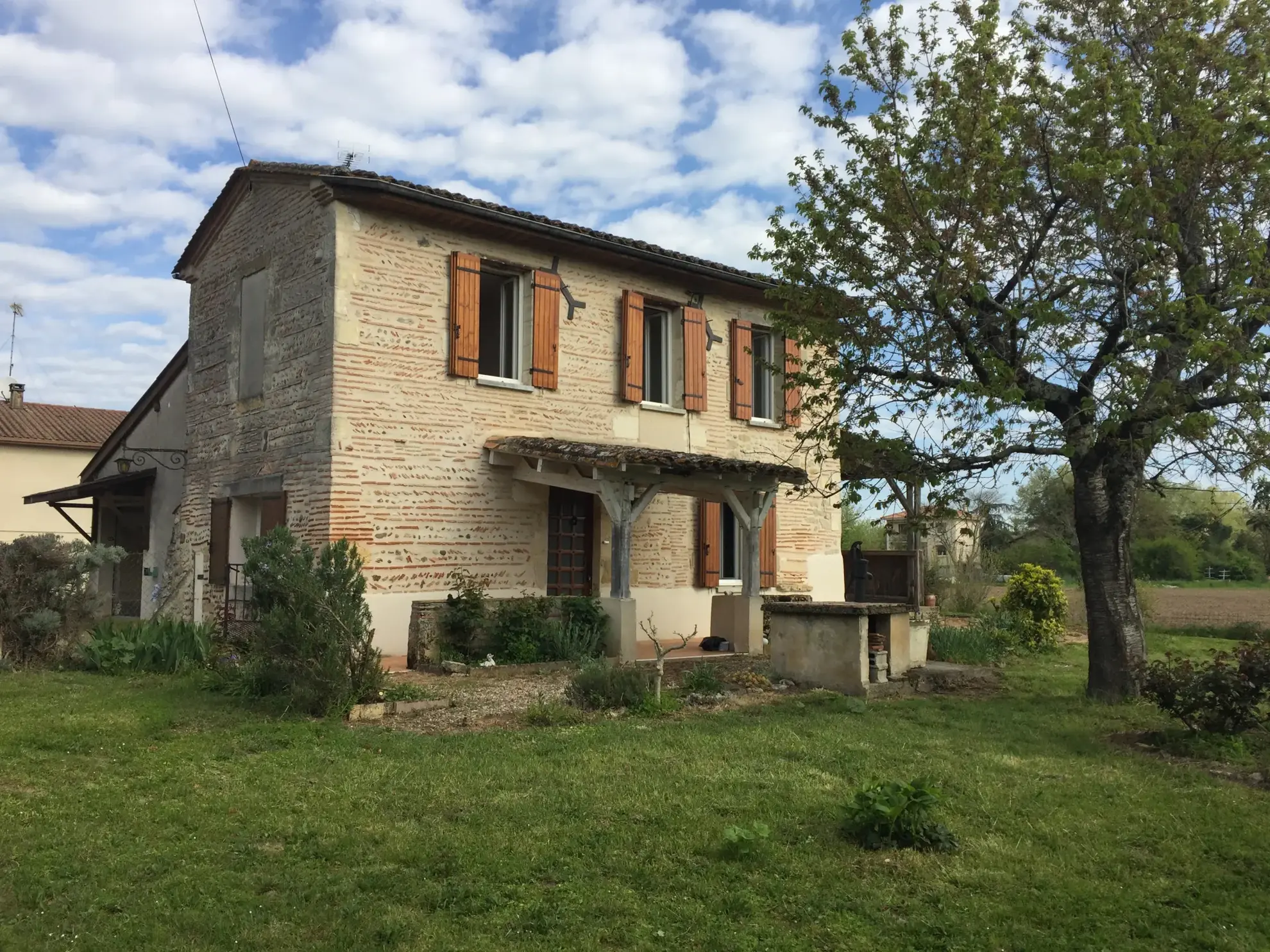 Maison en pierre de 3 chambres à Gaujac proche de Marmande avec potentiel de rénovation 