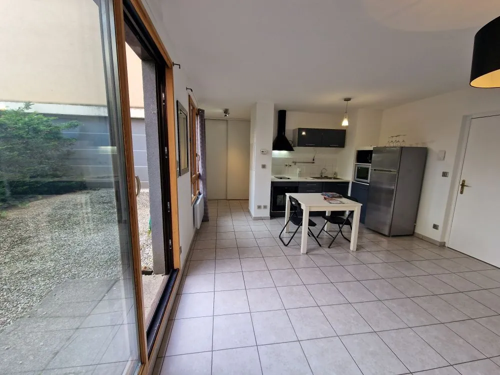 T1 avec jardin privatif à vendre à Decines-Charpieu, résidence de standing 