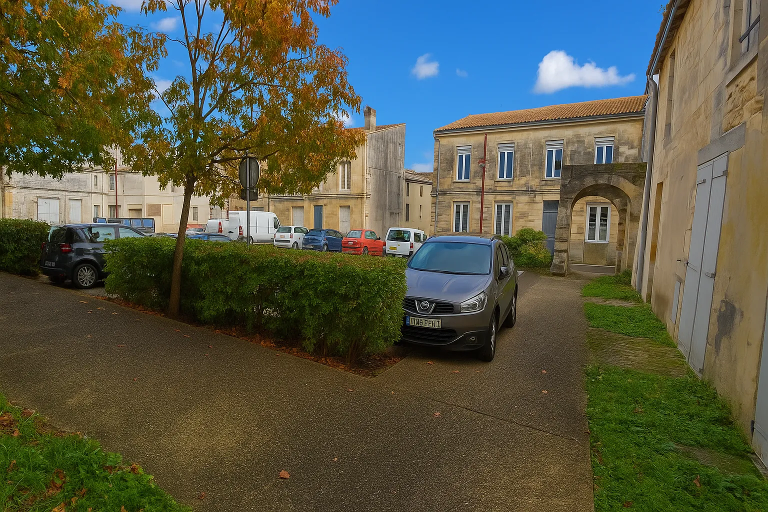 Maison en pierre à Pauillac avec cave voûtée et potentiel mixte 