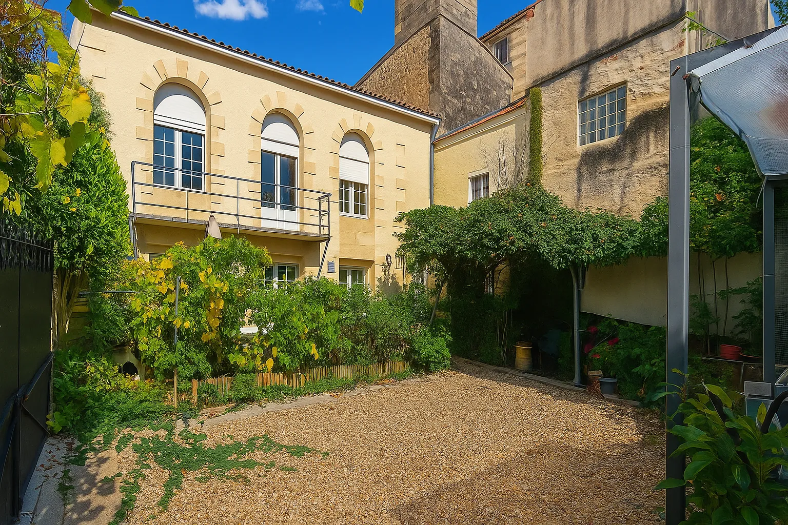 Maison en pierre à Pauillac avec cave voûtée et potentiel mixte