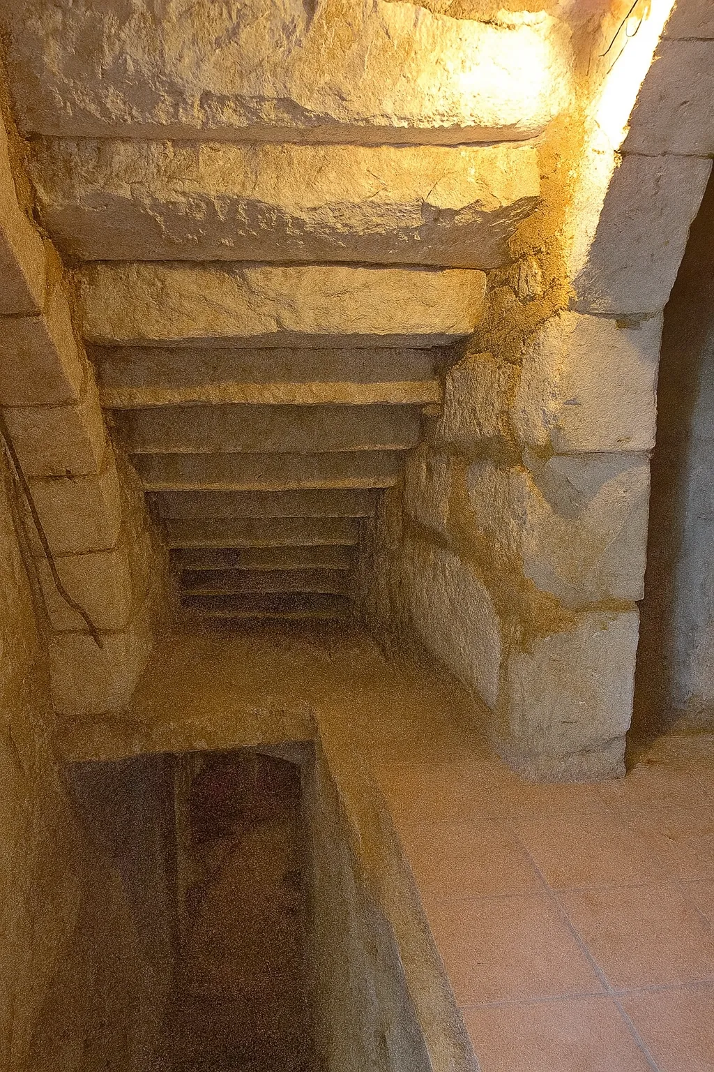 Maison en pierre à Pauillac avec cave voûtée et potentiel mixte 