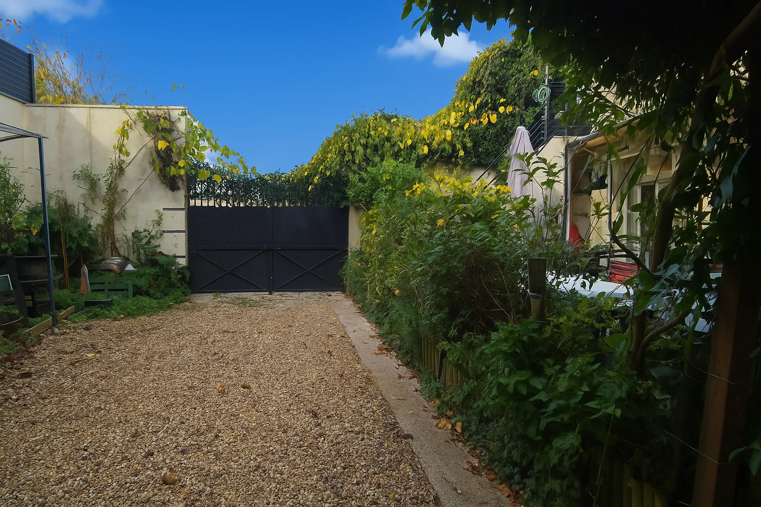 Maison en pierre à Pauillac avec cave voûtée et potentiel mixte 