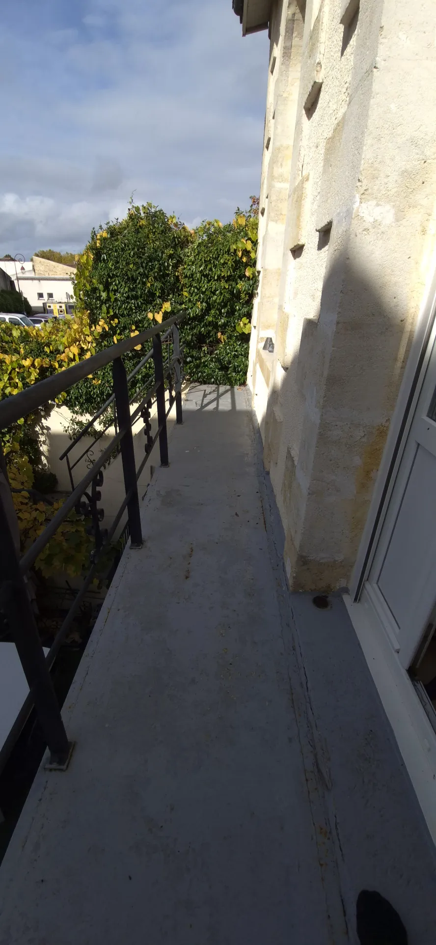 Maison en pierre à Pauillac avec cave voûtée et potentiel mixte 