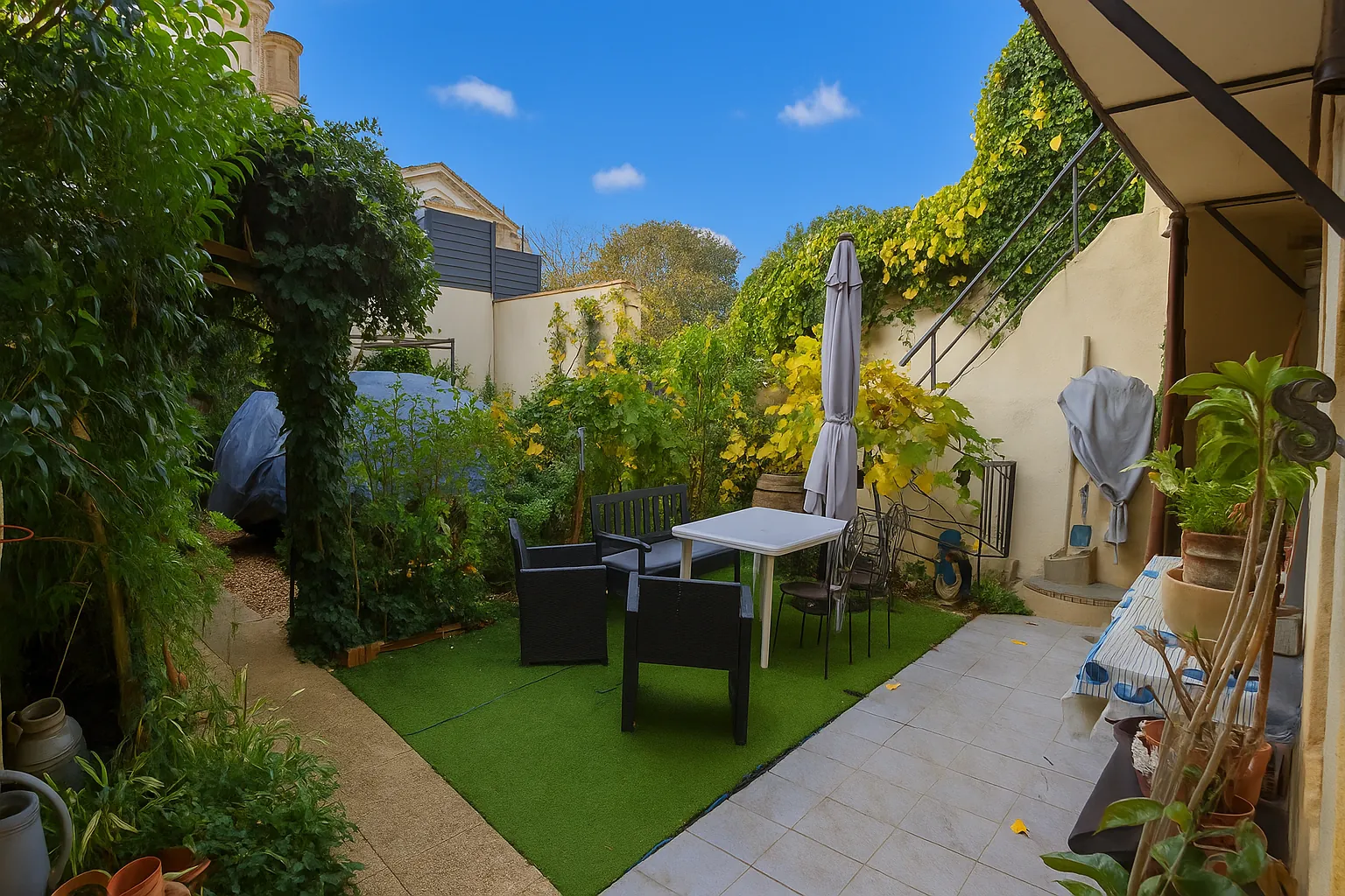 Maison en pierre à Pauillac avec cave voûtée et potentiel mixte 