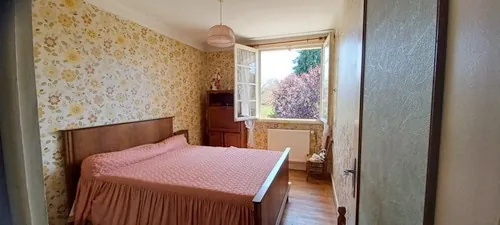 Maison familiale des années 1970 avec terrain constructible à Gourdon 