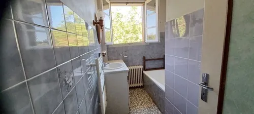 Maison familiale des années 1970 avec terrain constructible à Gourdon 