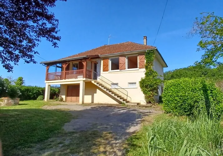 Maison familiale des années 1970 avec terrain constructible à Gourdon 