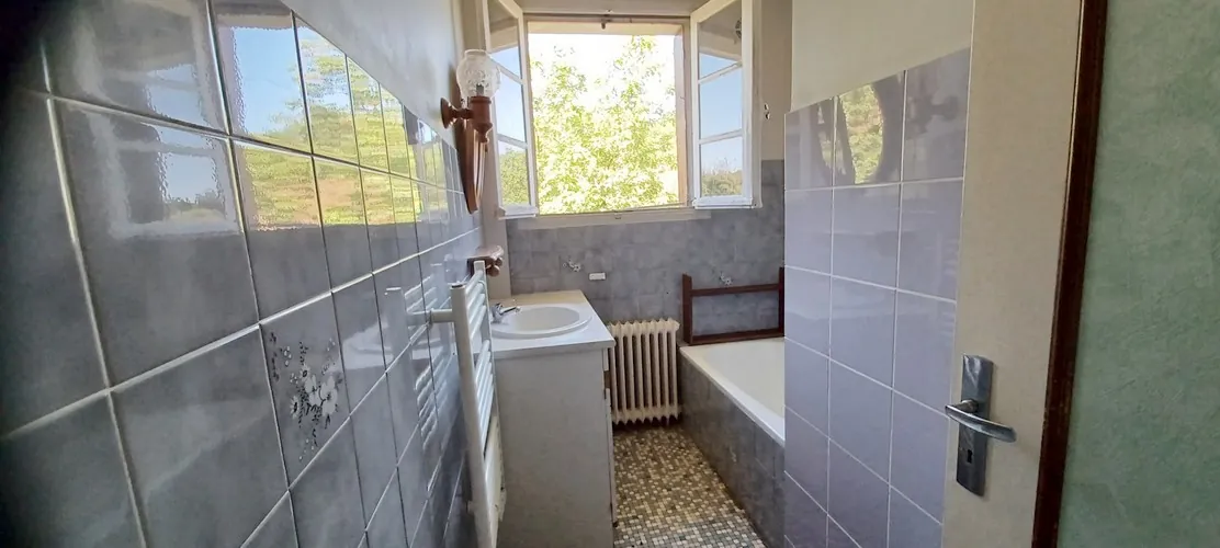 Maison familiale des années 1970 avec terrain constructible à Gourdon 