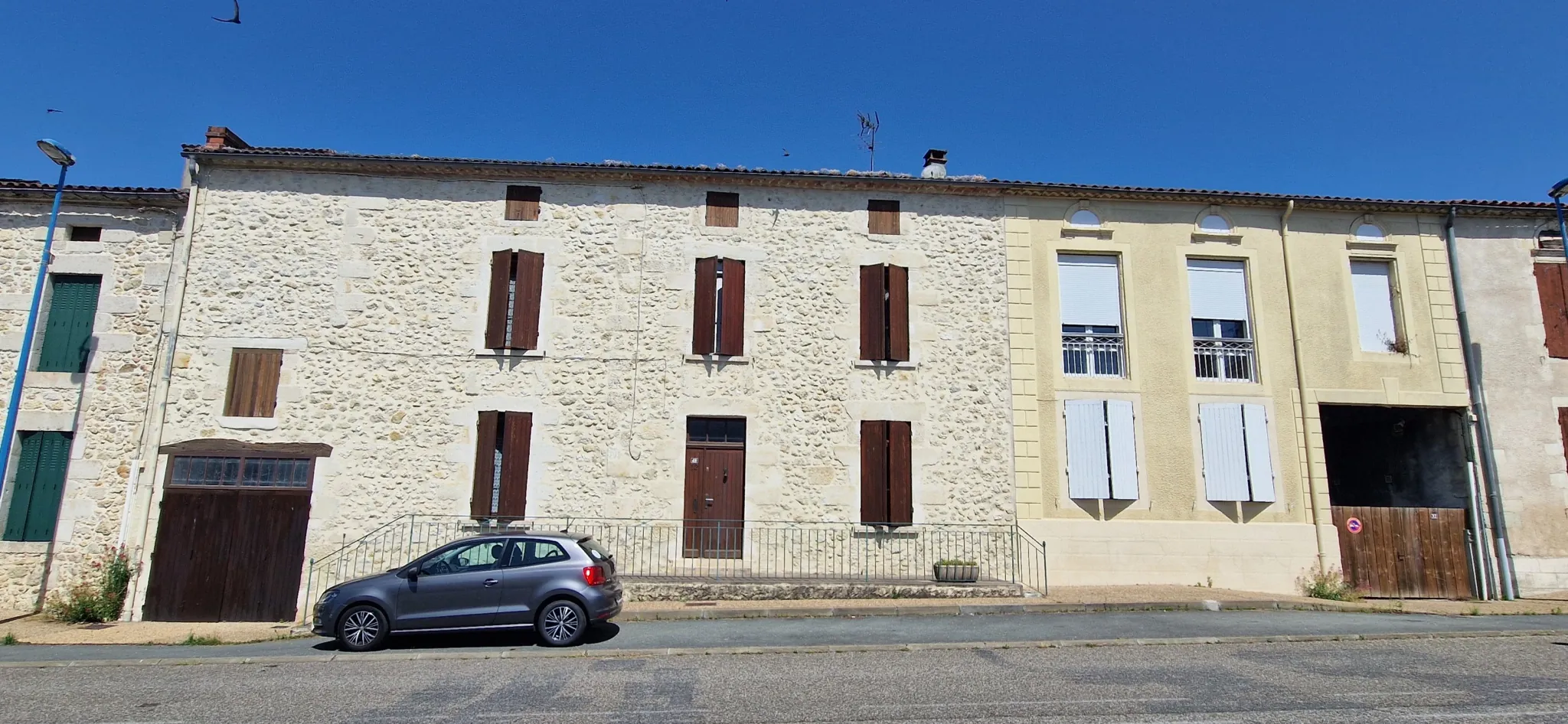 Maison familiale en pierre avec jardin à Bazas, 5 chambres, garage et potentiel d'extension 