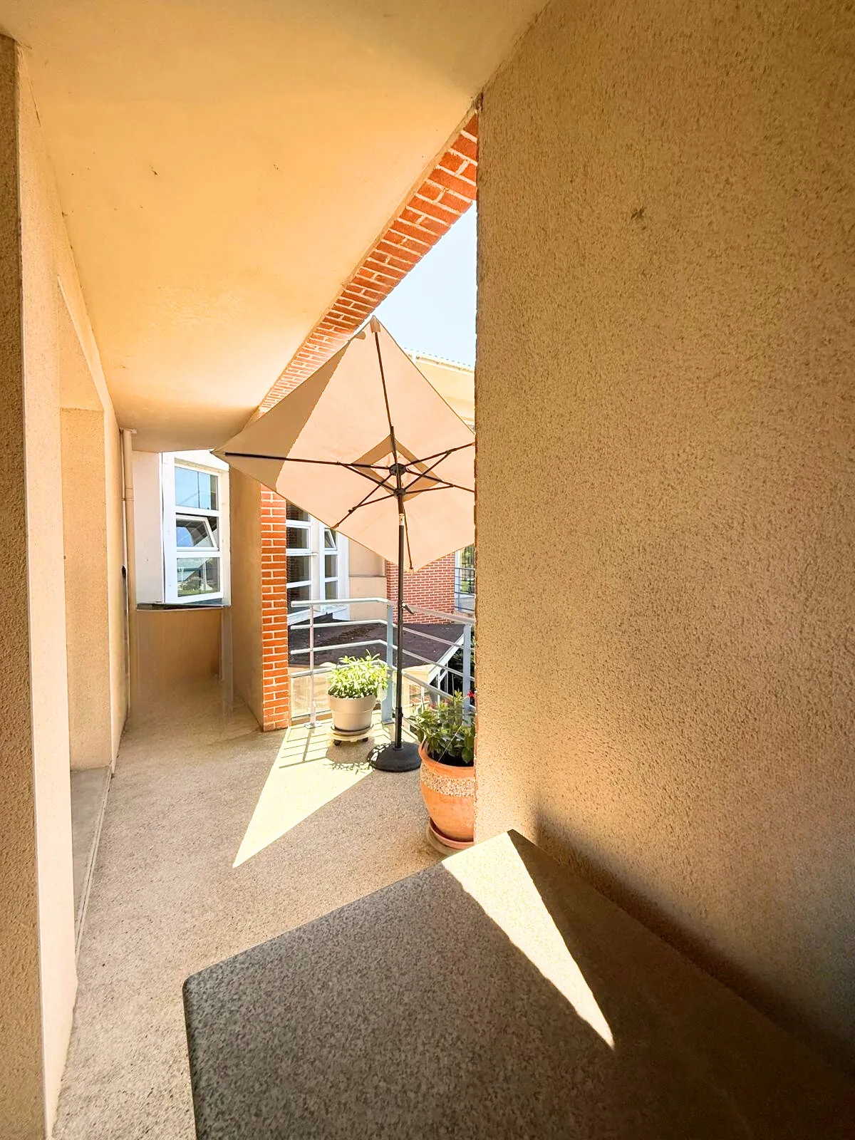 Appartement T3 avec loggia et parking à Tournefeuille proche centre-ville 